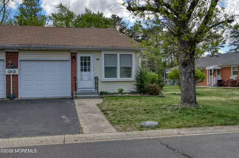 8 Hamilton Ln #B, Whiting, NJ 08759