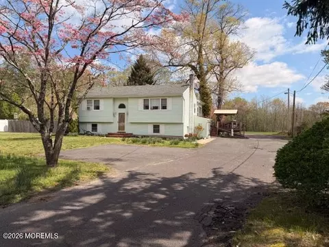 69 Hockamick Rd, Cookstown, NJ 08511