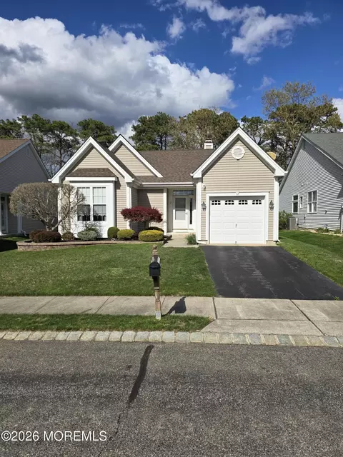 27 Jumping Brook Ln, Barnegat, NJ 08005
