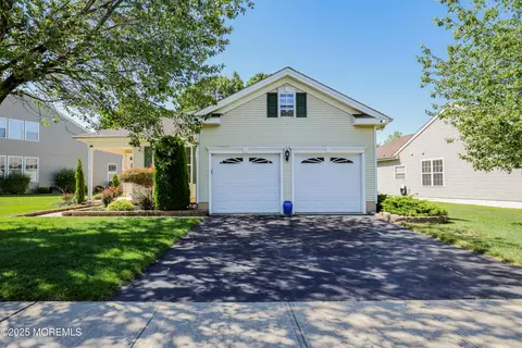 15 Shady Stream Rd, Barnegat, NJ 08005