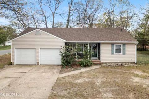 371 Constitution Dr, Forked River, NJ 08731