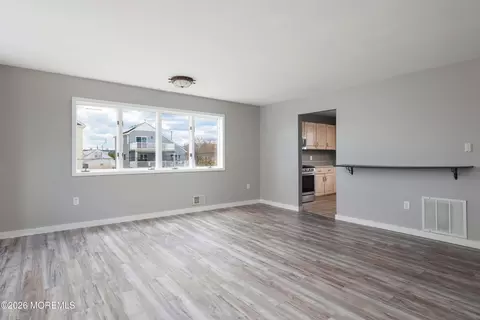 Living - 105 Atlantic Ave, Waretown, NJ 08758 photo 4 of 7