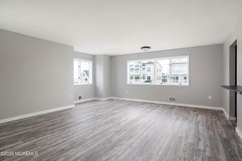Living - 105 Atlantic Ave, Waretown, NJ 08758 photo 2 of 7