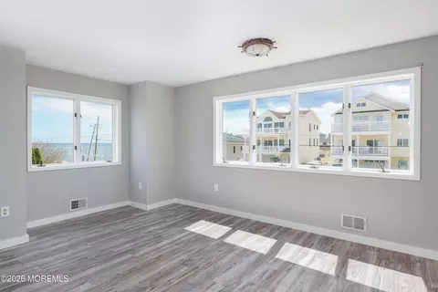 Living - 105 Atlantic Ave, Waretown, NJ 08758 photo 3 of 7