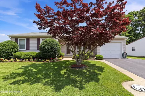 3 Apple Ln, Whiting, NJ 08759