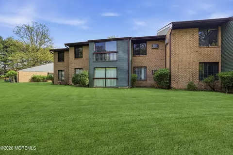 236 Medford Ct #J, Manalapan, NJ 07726