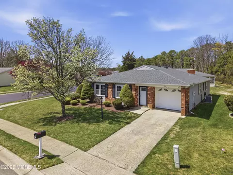 207 Lions Head Blvd S, Brick, NJ 08723