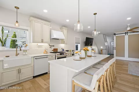 128 1st St, Keyport, NJ 07735