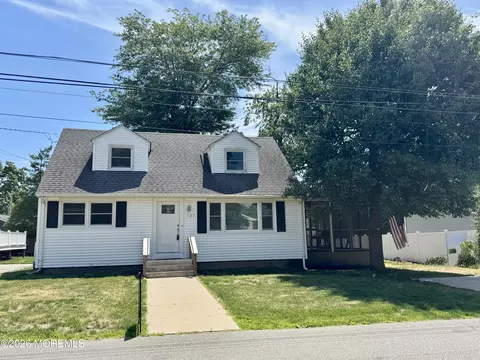 137 Main Bayway, Toms River, NJ 08753