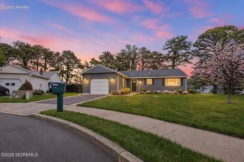9 Gramercy Ct, Toms River, NJ 08757