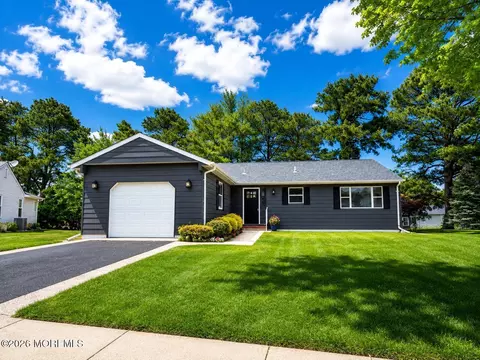 9 Gramercy Ct, Toms River, NJ 08757