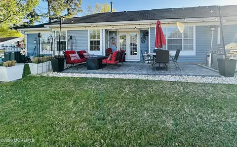 988 Buckingham Dr #B, Manchester, NJ 08759