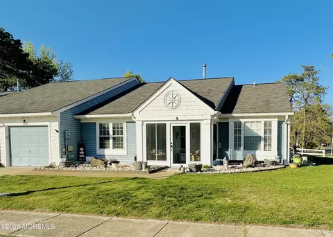 988 Buckingham Dr #B, Manchester, NJ 08759