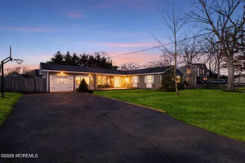 1150 Wake Forest Dr, Toms River, NJ 08753