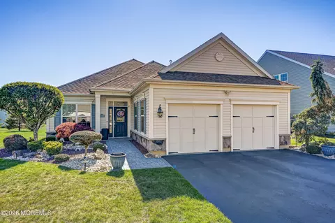 56 E Bosworth Blvd, Farmingdale, NJ 07727