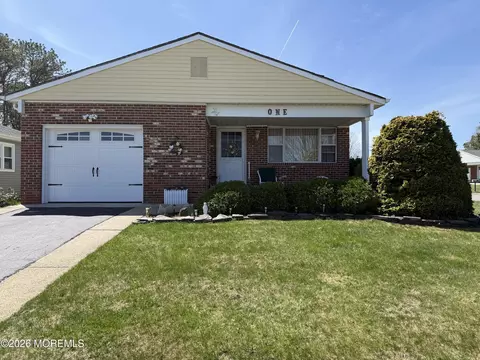 1 Claremont St, Toms River, NJ 08757