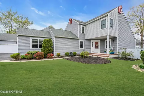 67 Claridge Ct #152B, Toms River, NJ 08753