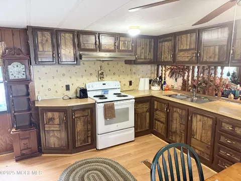 Kitchen - 27 Rose Dr, Jackson, NJ 08527 photo 1 of 5