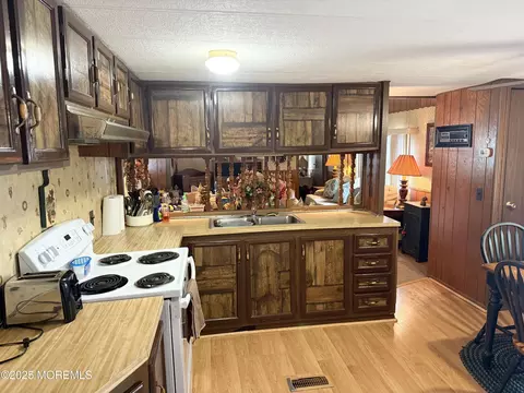 Kitchen - 27 Rose Dr, Jackson, NJ 08527 photo 3 of 5