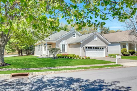 2 Silverspring Dr, Lakewood, NJ 08701