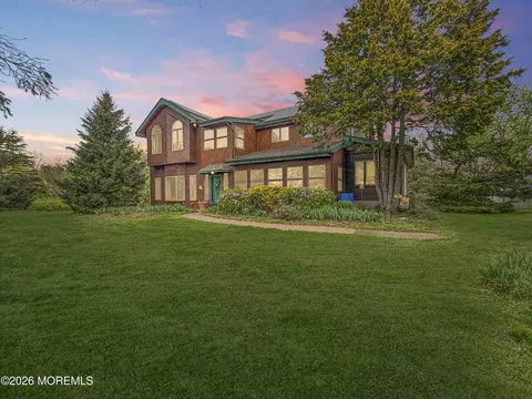 20 Hluchy Rd, Robbinsville, NJ 08691