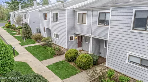 7 Joyce Ct, Tinton Falls, NJ 07724