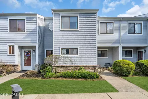 7 Joyce Ct, Tinton Falls, NJ 07724