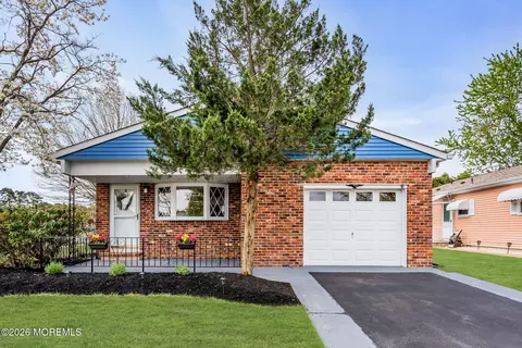 31 Vail St, Toms River, NJ 08757