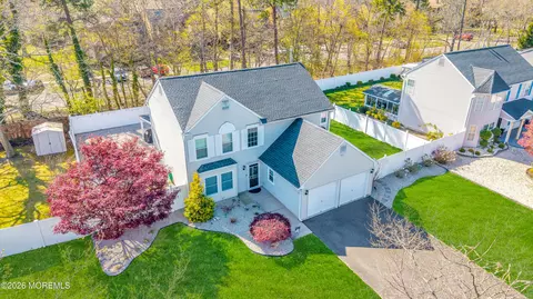 82 Moonlight Ct, Toms River, NJ 08753