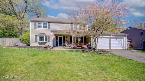 8 Darby Rd, Marlboro, NJ 07746