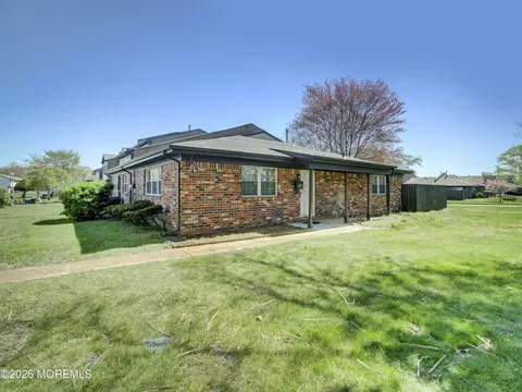 96 Greenwood Loop Rd, Brick, NJ 08724