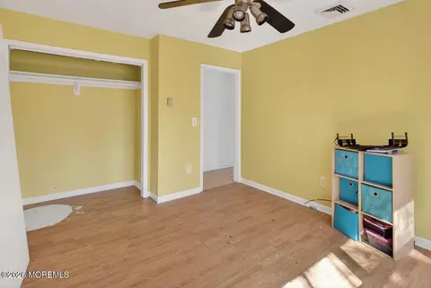 Bedroom - 127 E Lakeside Dr E, Forked River, NJ 08731 photo 4 of 5