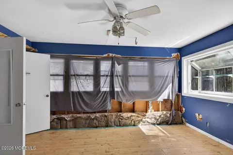 Bedroom - 127 E Lakeside Dr E, Forked River, NJ 08731 photo 1 of 5