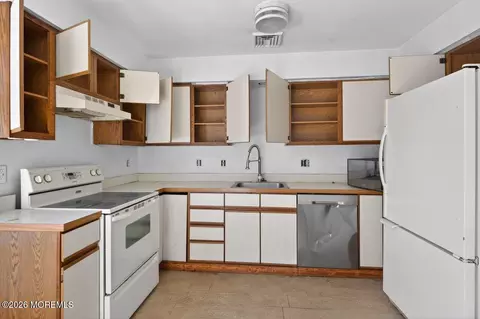 Kitchen - 127 E Lakeside Dr E, Forked River, NJ 08731 photo 3 of 3