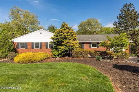 29 Centerville Rd, Holmdel, NJ 07733