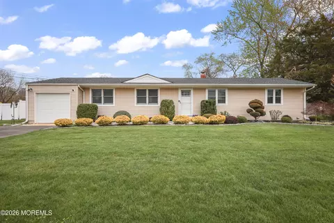9 Maple Ln, Howell, NJ 07731