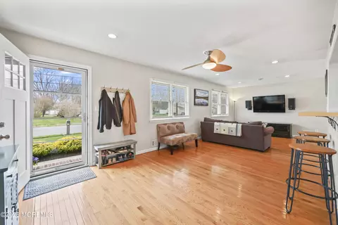 Entry Way - 9 Maple Ln, Howell, NJ 07731 photo 2 of 3