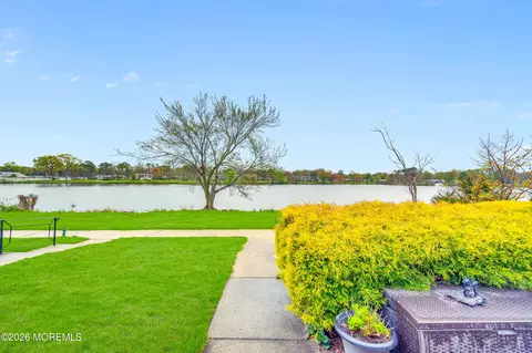 651 Plymouth Dr # B, Lakewood, NJ 08701
