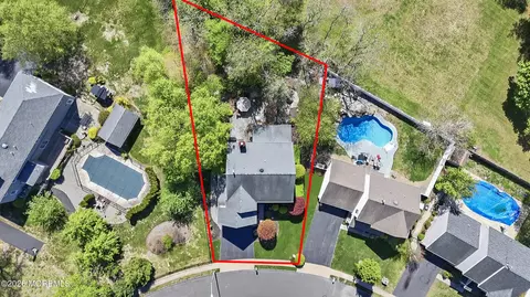 7 Dayna Ct, Howell, NJ 07731