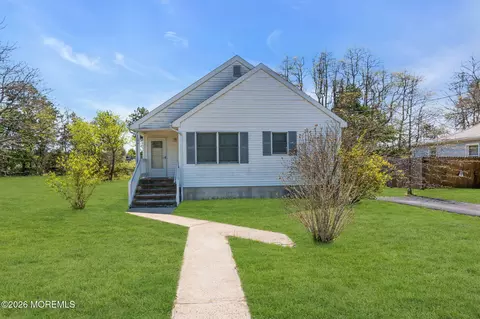 26 1st Ave, Toms River, NJ 08757