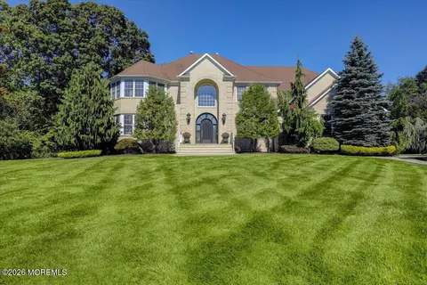 371 Karen Ct, Freehold, NJ 07728