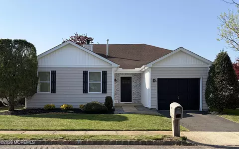 10 Suffolk Way, Marlboro, NJ 07746