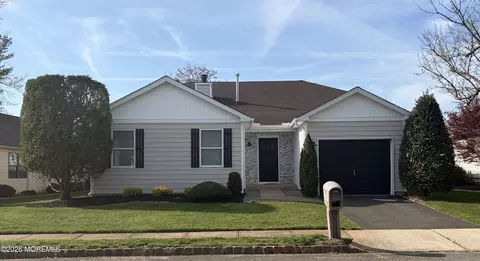 10 Suffolk Way, Marlboro, NJ 07746