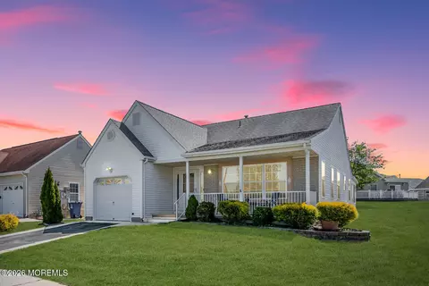 152 Chesterfield Ln, Toms River, NJ 08757