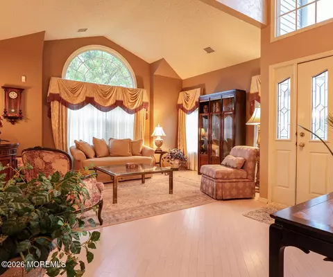 1 Leeds Ln, Jamesburg, NJ 08831