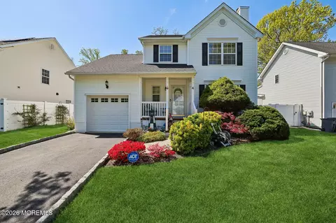 4 Angelica Ct, Matawan, NJ 07747