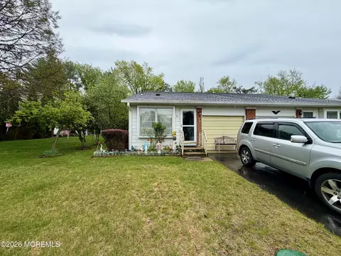 6 Mason Ln #A, Whiting, NJ 08759