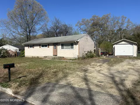 10 Sunset Dr, Howell, NJ 07731