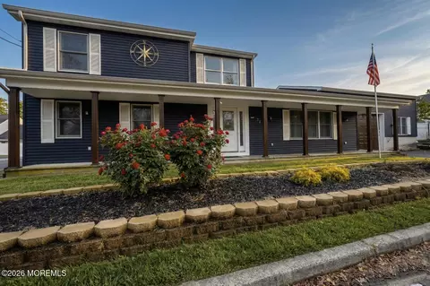 28 E Duchess Ave, Middletown, NJ 07748