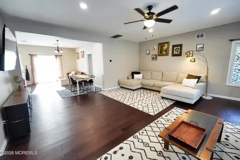 28 Duchess Ave, Middletown, NJ 07748